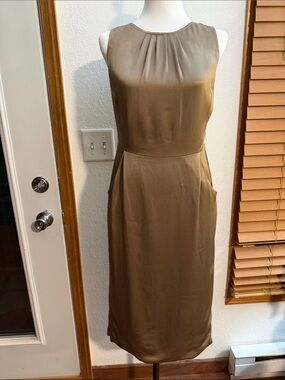 St. John Couture Olive Sleeveless Sheath Dress Size 2 Made USA